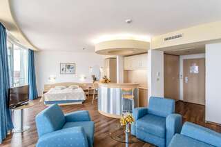 Отель Effect Grand Victoria Hotel Солнечный Берег Апартаменты с 2 спальнями (для 4 взрослых и 2 детей), вид на море-1
