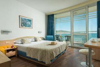 Отель Effect Grand Victoria Hotel Солнечный Берег Апартаменты с 2 спальнями и видом на море (для 2 взрослых и 3 детей)-3